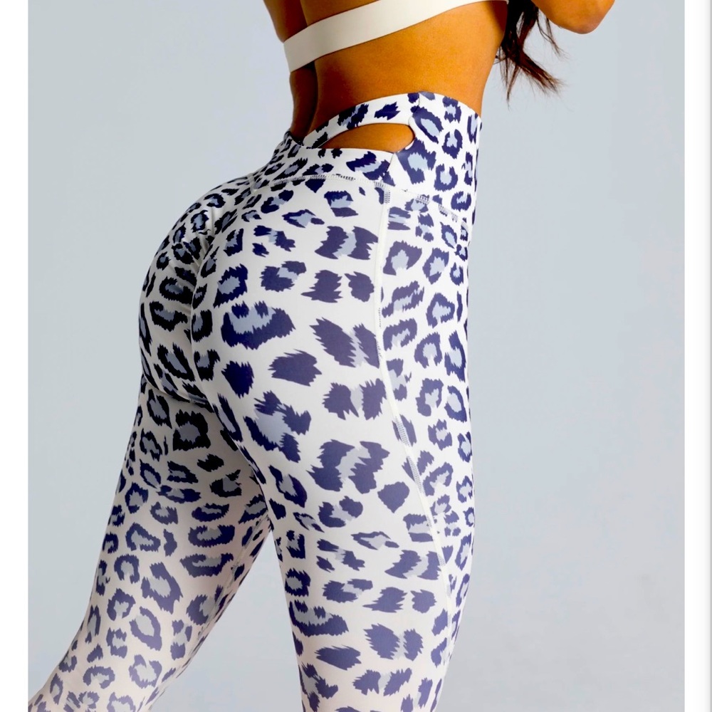 Noire Blanc Small LEOPARD GRADIENT SCRUNCH LEGGING NWOT